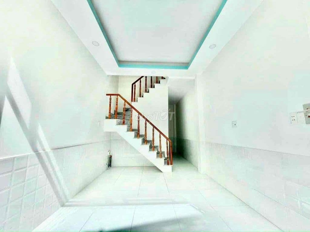 Nhà 2 lầu ngay trường học nguyễn văn thệ - Ảnh 2