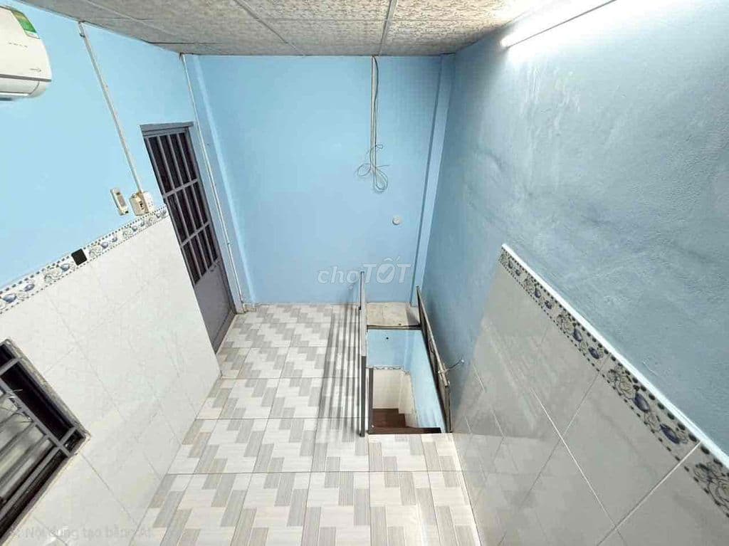 Nhà 2 lầu hẻm 95 lê văn lương gàn lotee marrt 970 trieu - Ảnh 2