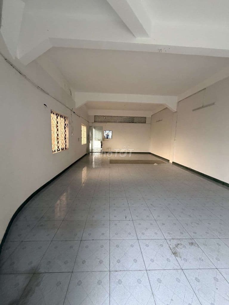 CĂN GÓC 80M2-NGANG 10M-LẦU 1 -THANG BỘ-MẶT TIỀN HỒNG BÀNG Q5 - Ảnh 2