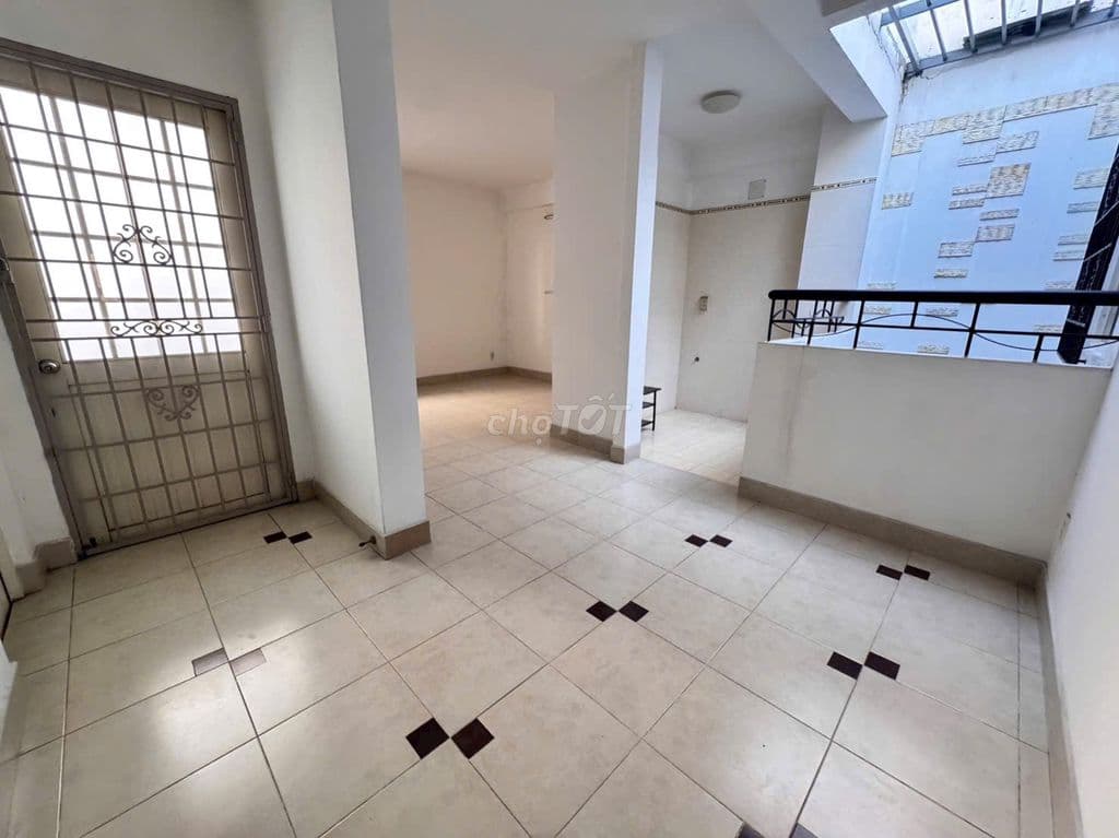 Bán nhà đường 320 Phạm Hùng P5Q8. 8x21m 3 lầu