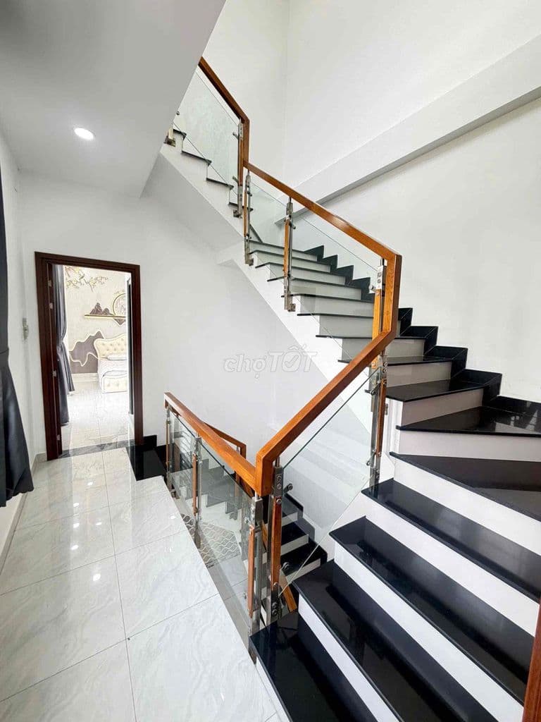 CĂN GÓC 4.4 x 18 - NHÀ ĐẸP 4 TẦNG - HẺM 8M THÔNG - NGAY MÃ LÒ - Ảnh 3