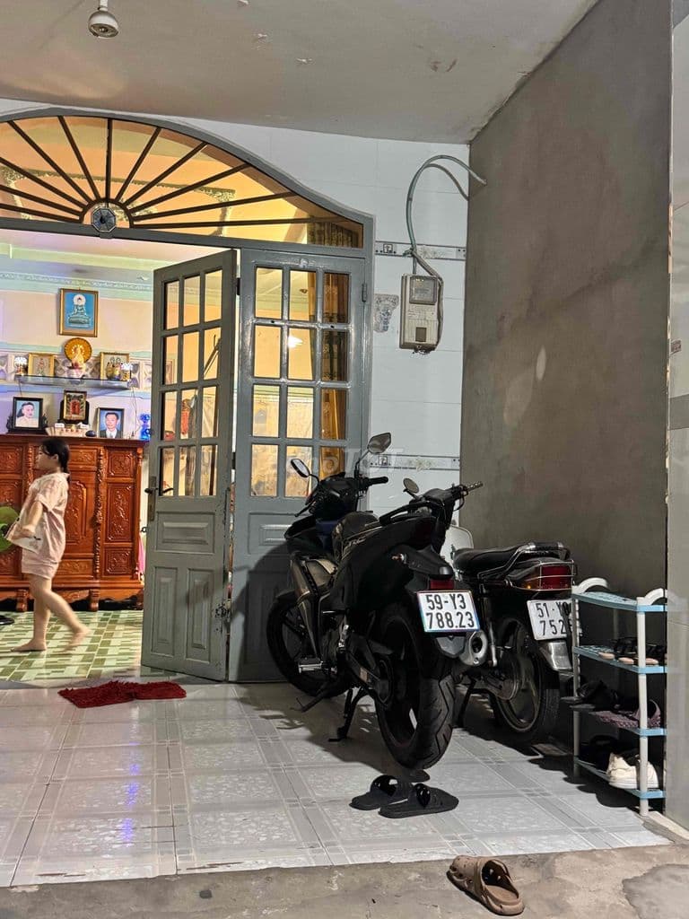 ban nhà cach to ky 150m phuinh trung my tay