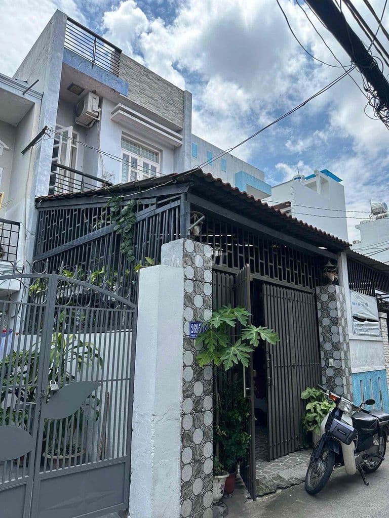 chính chủ cần bán gấp nhà hẻm xe hơi 2695