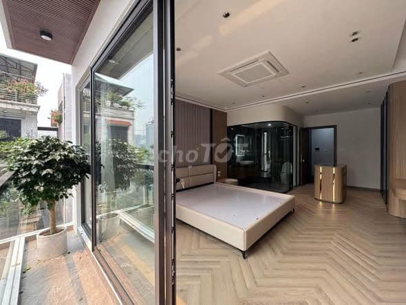 bán nhà 5 tầng Long Biên thang máy cho gia đình lớn tuổi