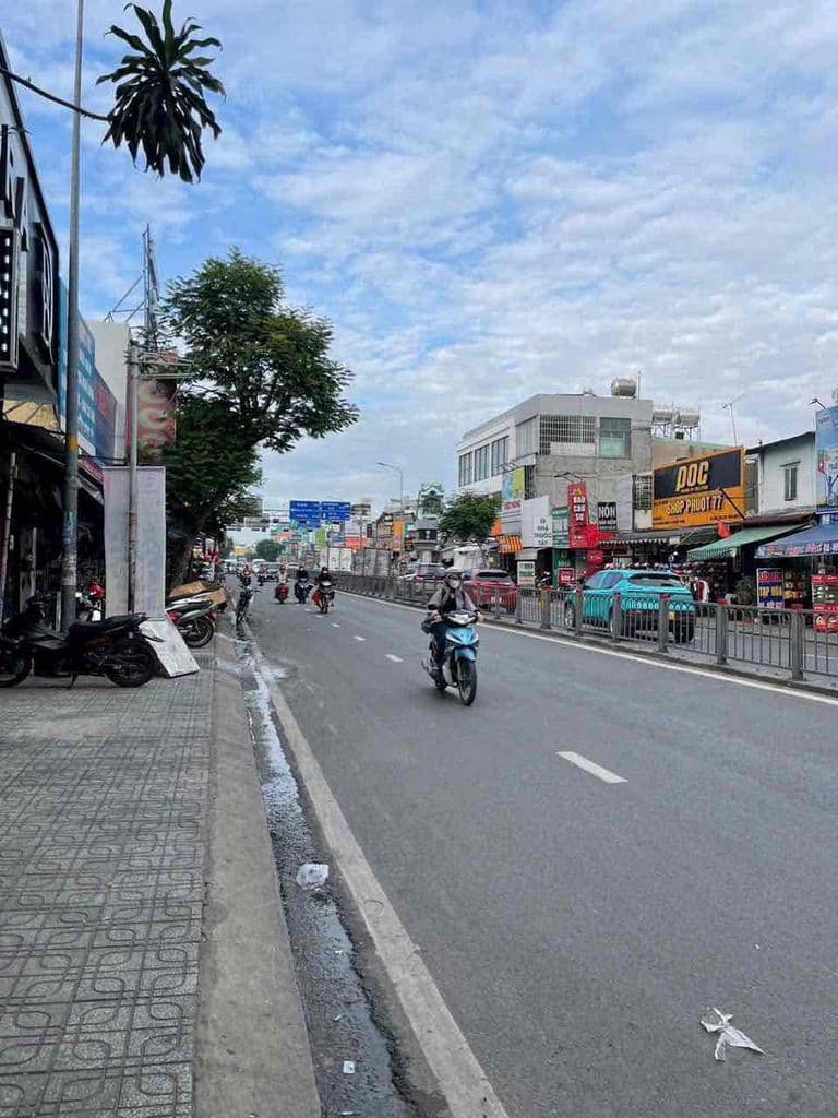 ĐẤT 142M2 - MT NGUYỄN OANH - 8,2 x18