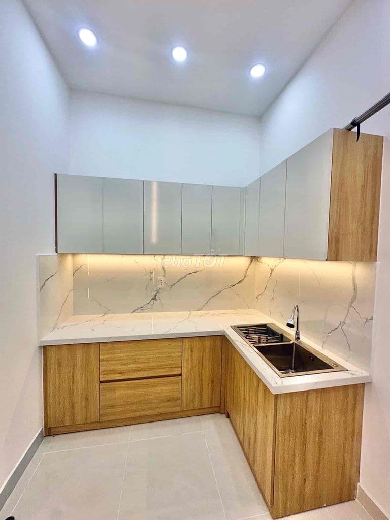NHÀ MỚI, ĐẸP FULL NỘI THẤT SÁT VÁCH SÂN BAY - 37M2 KHÔNG QH, LG - Ảnh 3