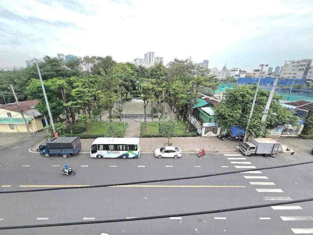 Mặt Tiền Đường Lớn 25m Đối Diện Công Viên . Kinh Doanh Đa Ngành .