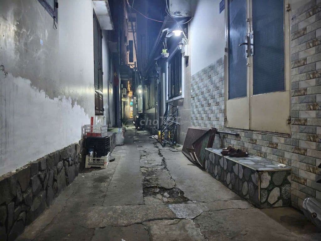 Nhà Mới Xây 2// Hẻm 2 M Cách 40m ra hẻm ôtô