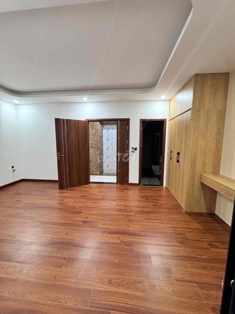 siêu phẩm mua về ở là lời ngay 6 tầng thang máy ngõ ô tô vào nhà - Ảnh 2