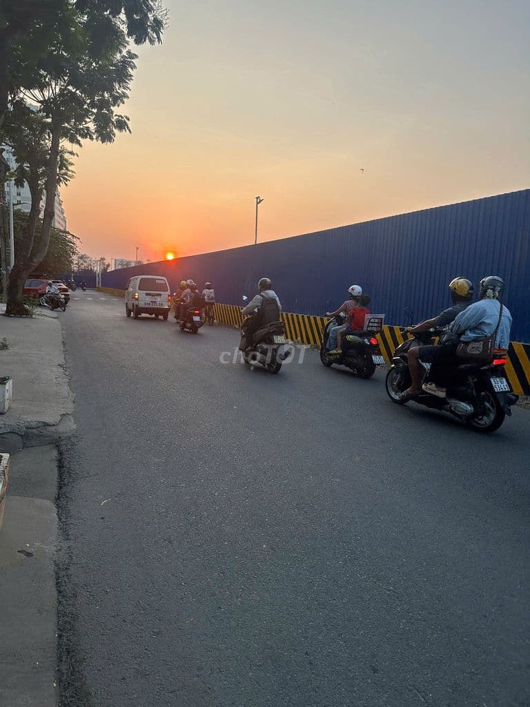 Bán Đất Phú Mỹ Chợ Lớn 4 x 21,5 đường 20m giá 11.8 tỷ