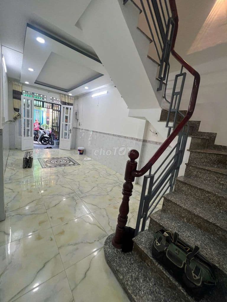 Nhà đẹp Bùi Minh Trực, P.5, Q.8, DT: 52m2, 2 tầng, giảm còn 5 tỷ 98.