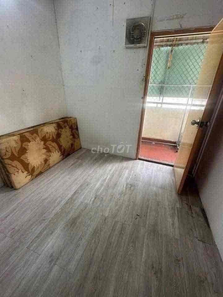 PHÒNG CHO THUÊ ,TRONG CHỢ TSN ,GIỜ GIẤC TỰ