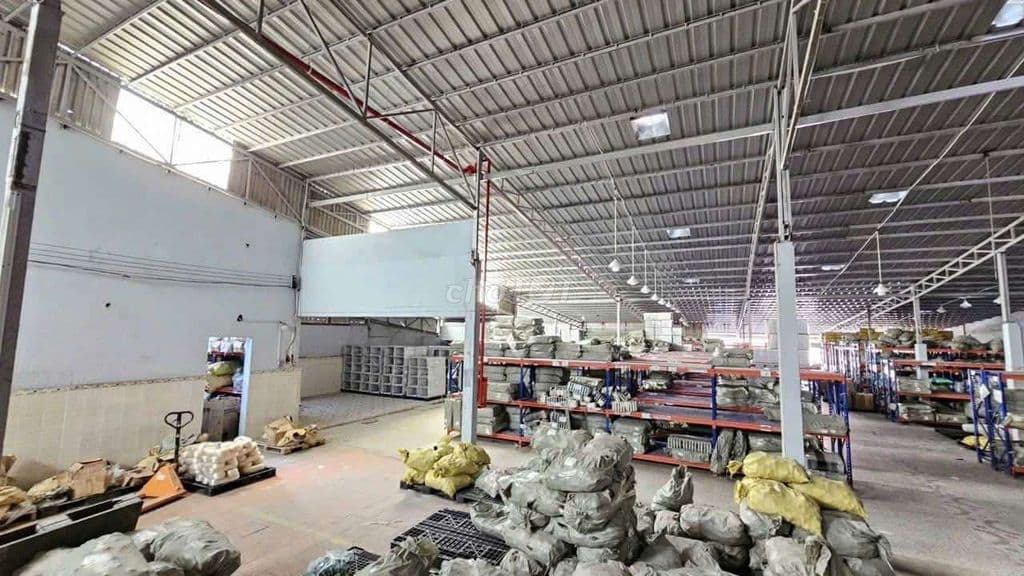 Xưởng 1600 cho thuê 70tr có pccc content 40f