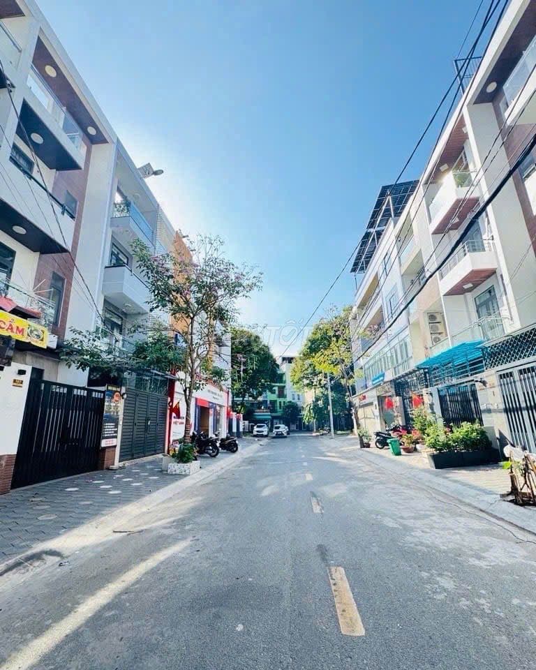 4*20 vuông vức 4 tầng ngay tên lửa nhà MẶT TIỀN đường số dưới 11t