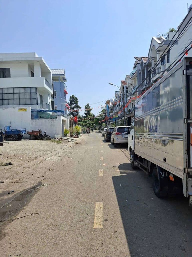 Bán 105m2 đất vị trí đẹp sau lưng chợ đầu mối Nông sản TD