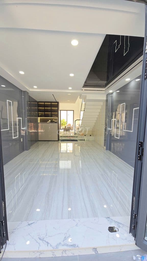 NHÀ XÂY KĨ-TÂM HUYẾT, BÁN NHÀ 5 TẦNG, ĐƯỜNG TRƯỚC NHÀ 8M CÓ VỈA HÈ - Ảnh 2