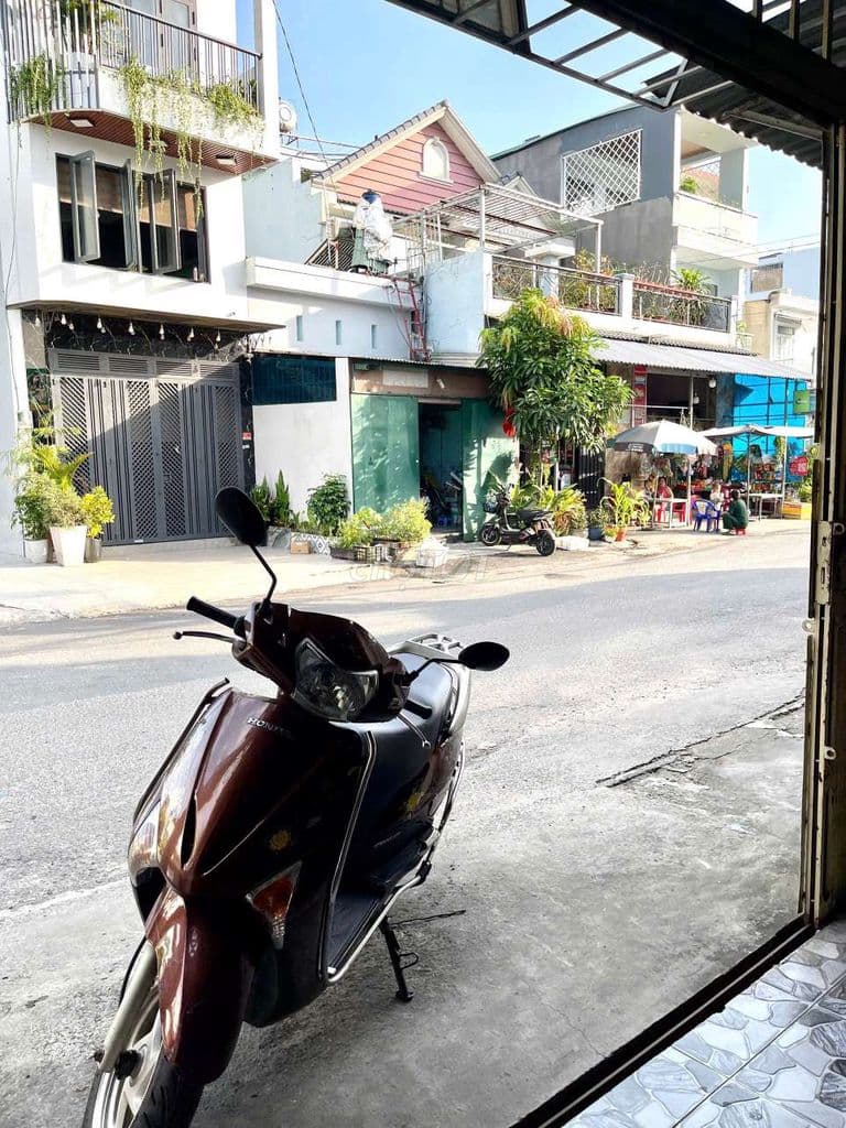 Nhà mặt tiền đường cần bán - Ảnh 3