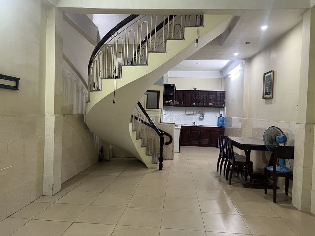 Bán nhà 3 tầng hẻm xe hơi Quốc lộ 13, TP. HCM, Gần CV Tầm Vu