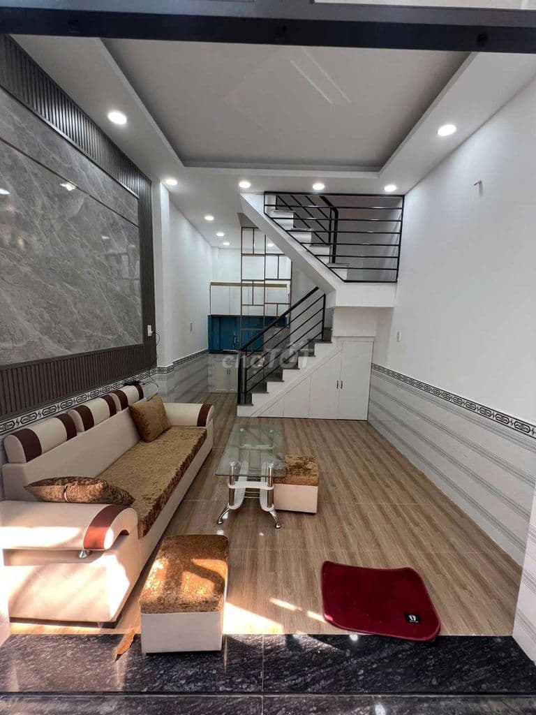 NHÀ MỚI ĐANG ĐỢI CHỦ 1 TRỆT 2 LẦU CHỈ 1 TỶ 360