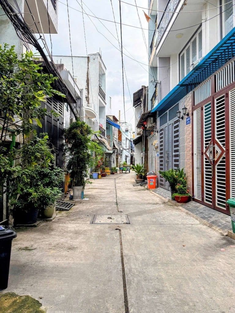 NHỈNH 2 TỶ NHÀ BÁN GIÁP QUẬN 6 - TÊN LỬA - 30M2 - 3PN - SỔ HỒNG RIÊNG