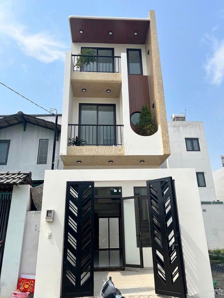 Bán nhà 3 tầng mới xây KDC Trường Lưu, P.Long Trường - 4,950 tỷ (4PN)