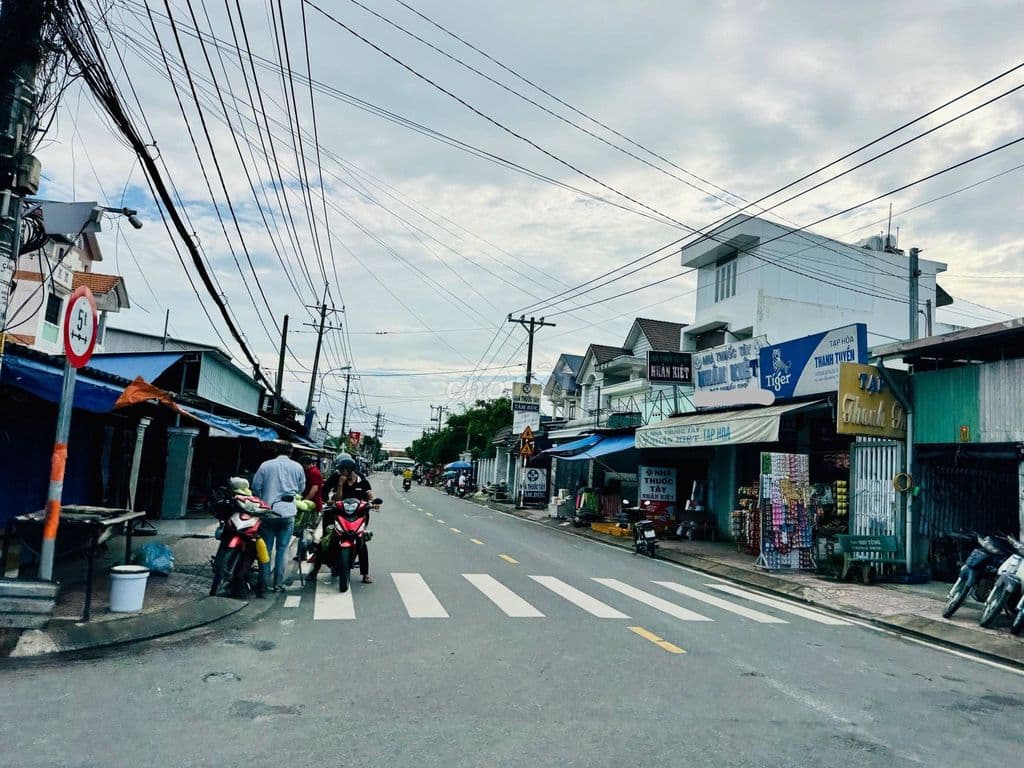 Bán gấp lô đất dt81m2 giá 1tỷ4 đường Đặng Thúc Vịnh Xã Đông Thạnh - Ảnh 2