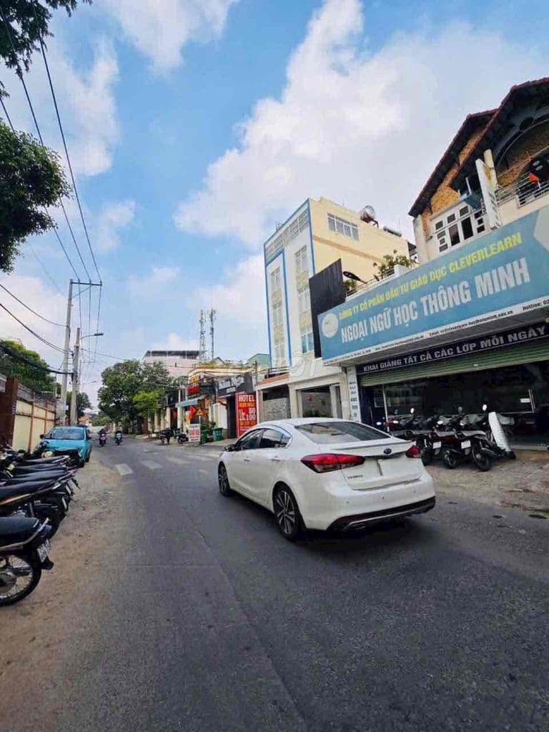 KÈO THƠM- LÔ ĐẤT 124M2 (4.5X27) CHỈ 7.X TỶ ĐƯỜNG XE TẢI SÁT MẶT TIỀN