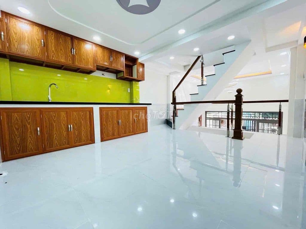 Nhà 3 tầng 40m2 sát Bình Thạnh và Phạm Văn Đồng, gần rạch tương lai m - Ảnh 2