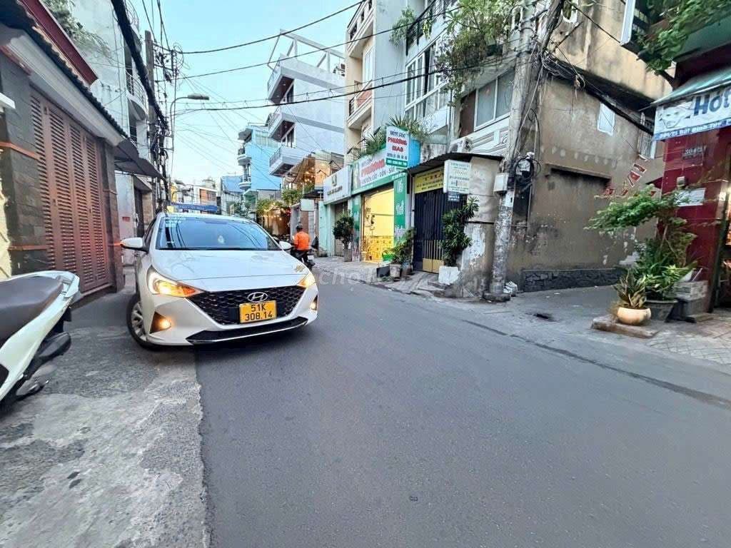 Giá cực TỐT sau lưng căn mặt tiền Bùi Đình Túy gấp bán 30m2_4T sân T