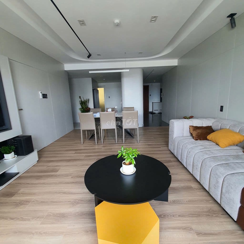 Cần bán căn hộ Hùng Vương Plaza, số 126 Hồng Bàng, P12, Q5.