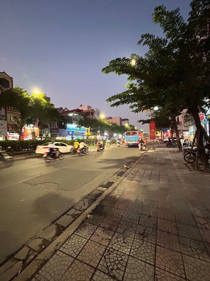 TÔI bán nhà MẶT PHỐ NGUYỄN VĂN CỪ NGỌC LÂM 5T HAI MẶT THOÁNG KD VỈA HÈ