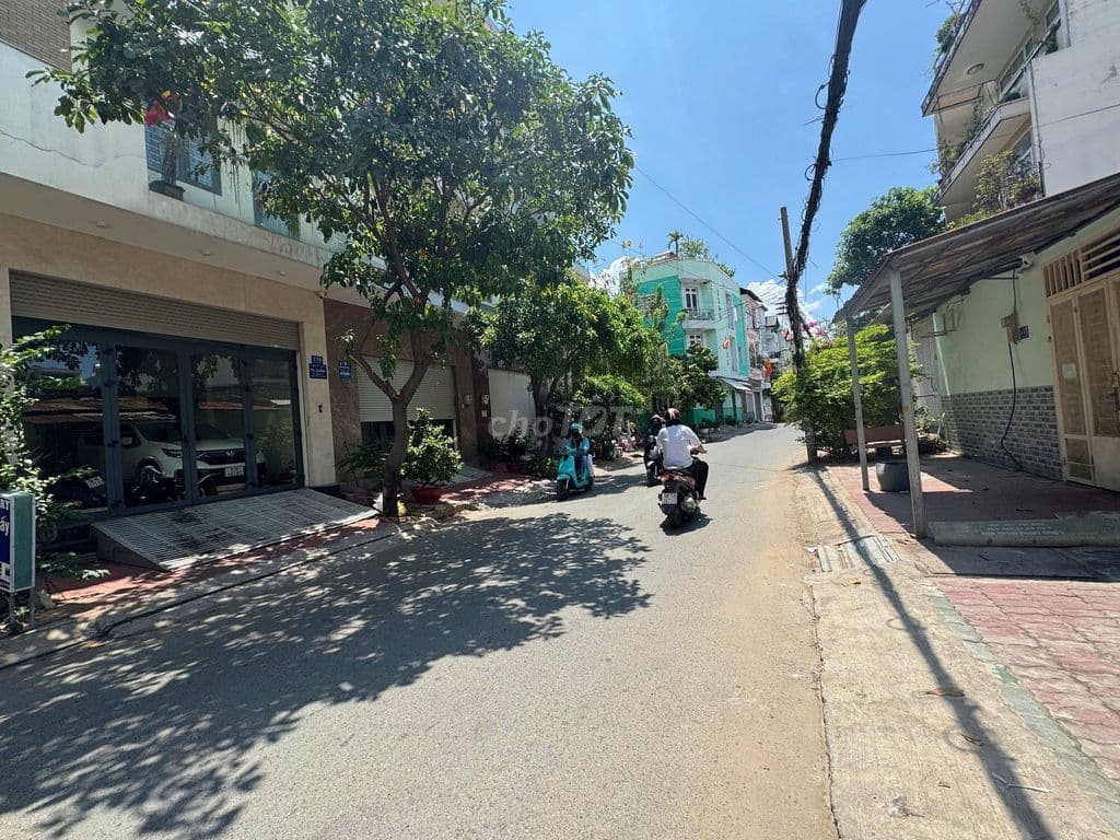 Nhà đẹp gần ĐH Văn Lang, 5*16m, Trệt + 3Tầng, đường 12m Đặng Thùy Trâm - Ảnh 3