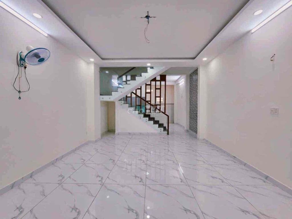 Nhà 3 tầng HXH ngay Kha Vạn Cân Phạm Văn Đồng Linh Đông Thủ Đức