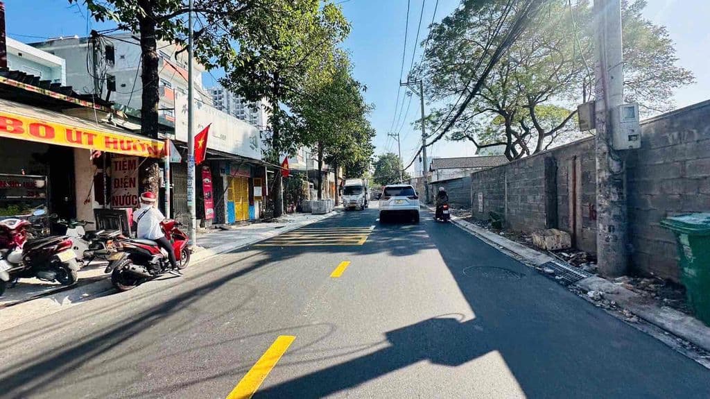 Giáp PHẠM VĂN ĐỒNG , LINH TÂY - 310m2 ( nở hậu ) - Hẻm oto - Sổ riêng. - Ảnh 3