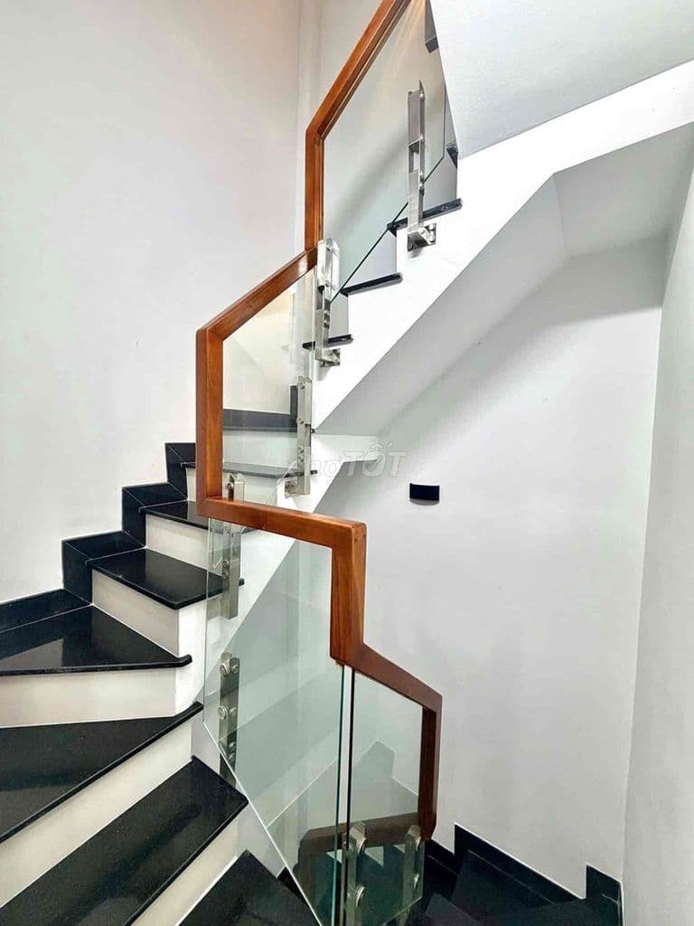 Bán gấp Nhà Mặt Tiền Đs Bình Long, 3 tầng mới đẹp. 54m2sd. nhỉnh 2 tỷ. - Ảnh 3