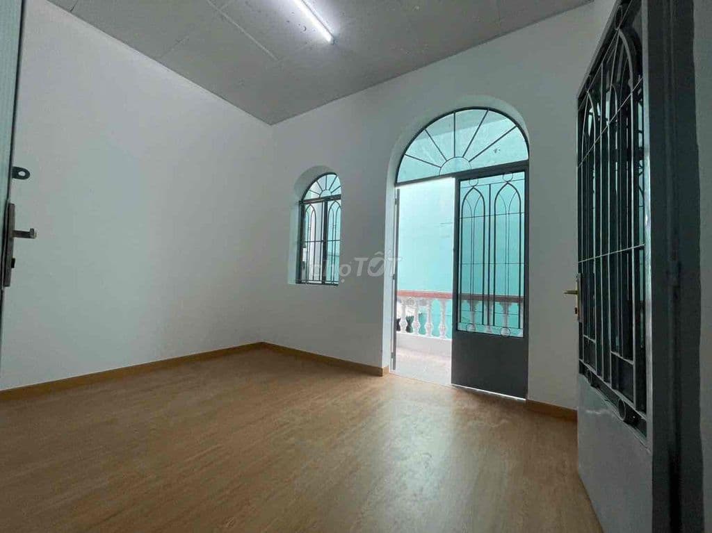 nhà lầu ngay chợ Thủ Đức, Linh Tây sổ hồng sát Phạm Văn Đồng - Ảnh 2