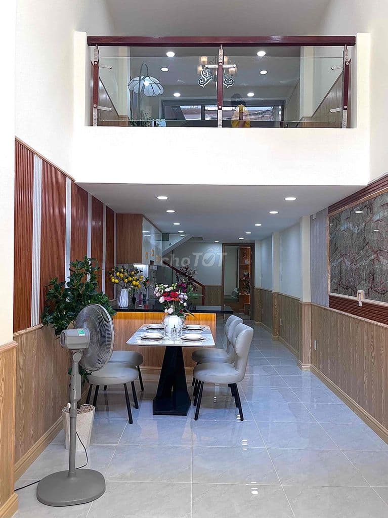 NGAY QUẬN 1 - VIEW LANDMARK 81 - 65M2 - 3 TẦNG 4PN - NHÀ MỚI