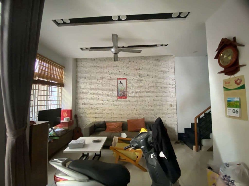 BÁN GẤP NHÀ 4 LẦU MỚI ĐẸP Ở LIỀN GIÁP CƯ XÁ BẮC HẢI. HẺM XE HƠI THÔNG
