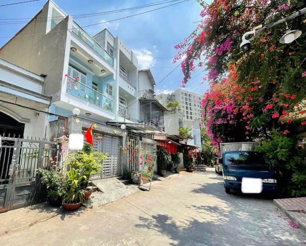 Nhà 3 tầng, hẻm ô tô tránh, sau ngân hàng ACB Phan Huy Ích.