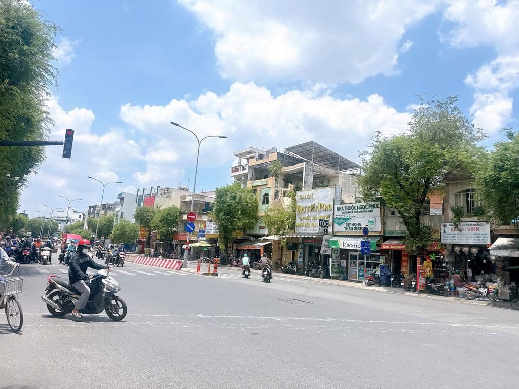Bán nhà mặt tiền Lê Trọng Tấn, DT 5mx25m, 3 tầng, View Aeon Mall T.Phú - Ảnh 2