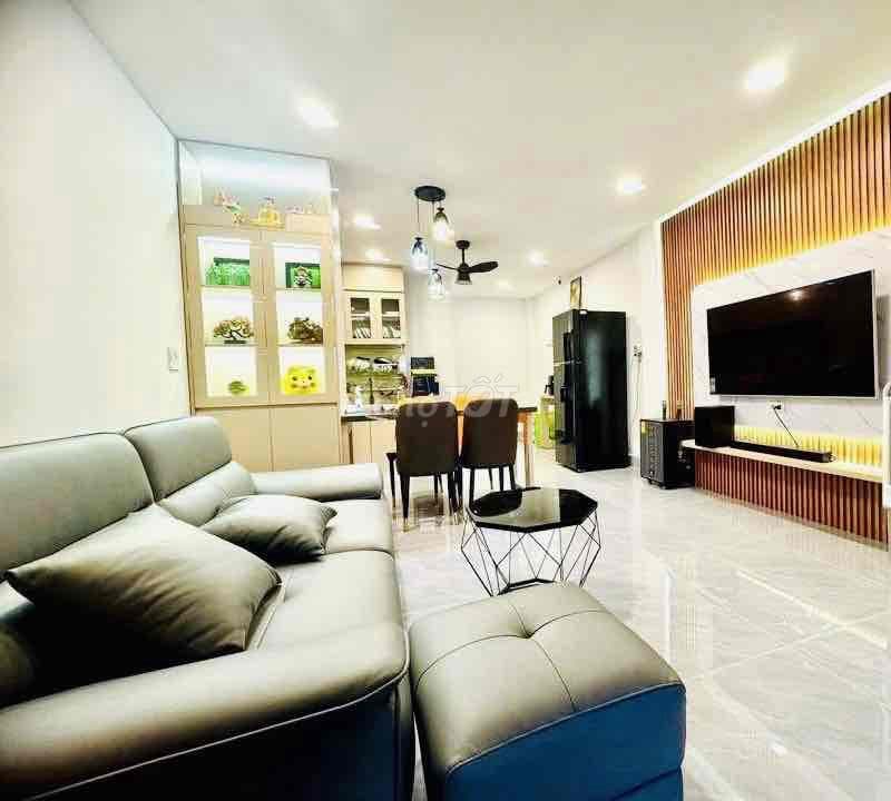 HIẾM CÓ 1 0 2 ! Xe hơi ngang nhà 3 tầng ở ngay giáp PMH. Chỉ 5 tỷ+ - Ảnh 2