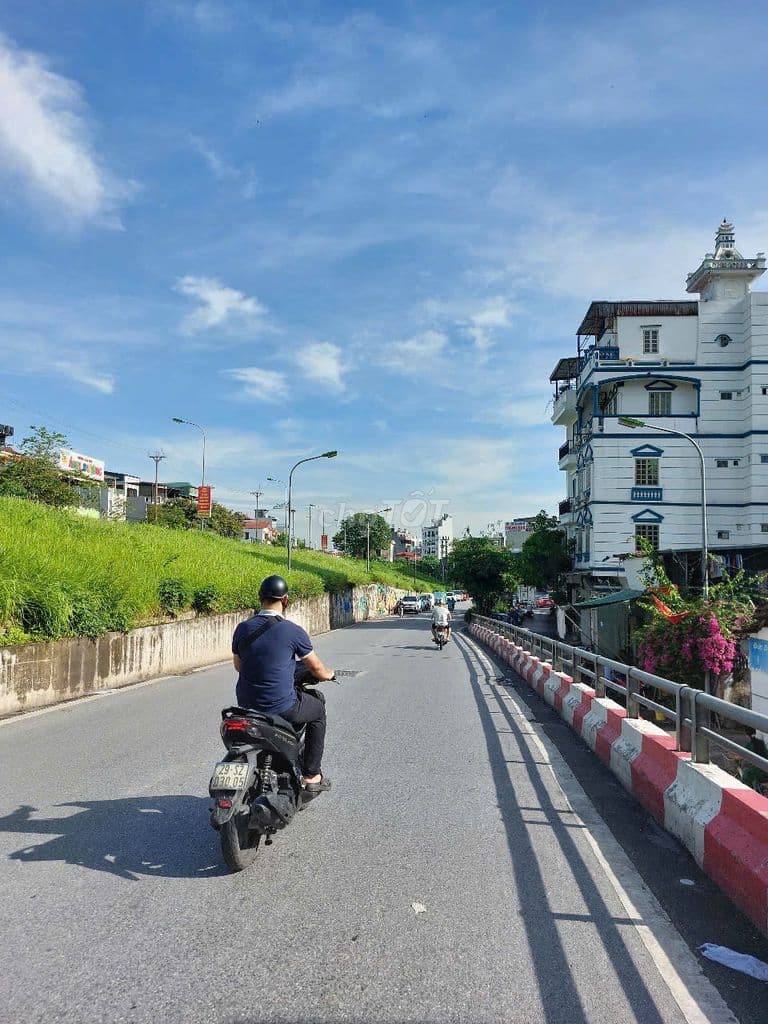 H.iếm phố Ngọc Thuy (trong đê) đất 33m2, 5.5 tỷ gần cầu Chương Dương