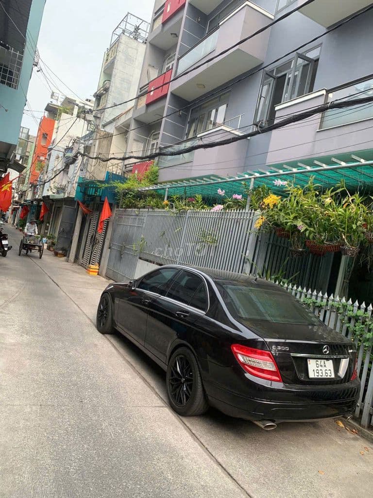 Hẽm xe hơi Lạc Long Quân - Gần Công Viên Đầm Sen