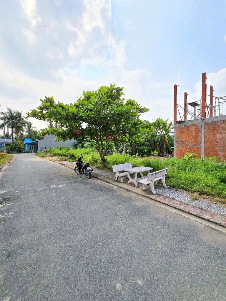 Đất Thổ Cư Ngang 5.5, Đường Rộng 7m, Gần Chợ Long Phước.