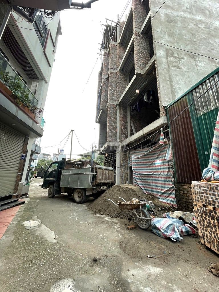 BÁN NHÀ LONG BIÊN 50M 6T NGÕ 6M XE TẢI RA VÀO, THANG MÁY- NỘI THẤT XỊN