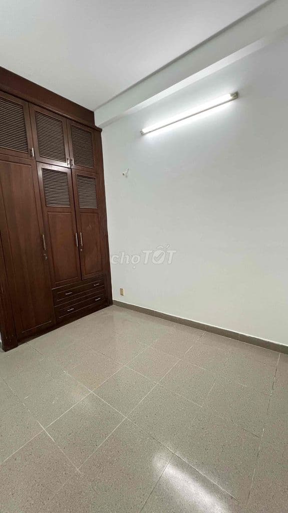 Bán nhà chính chủ Q3, 1 trệt 3 lầu, 5PN, Sổ hồng hoàn công đủ. - Ảnh 2