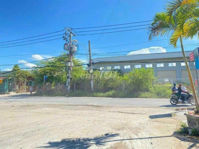 Bán đất mặt tiền Lã Xuân Oai. Dt: 7000m2, 200m2 thổ cư, 35tr/m2 - Ảnh 2