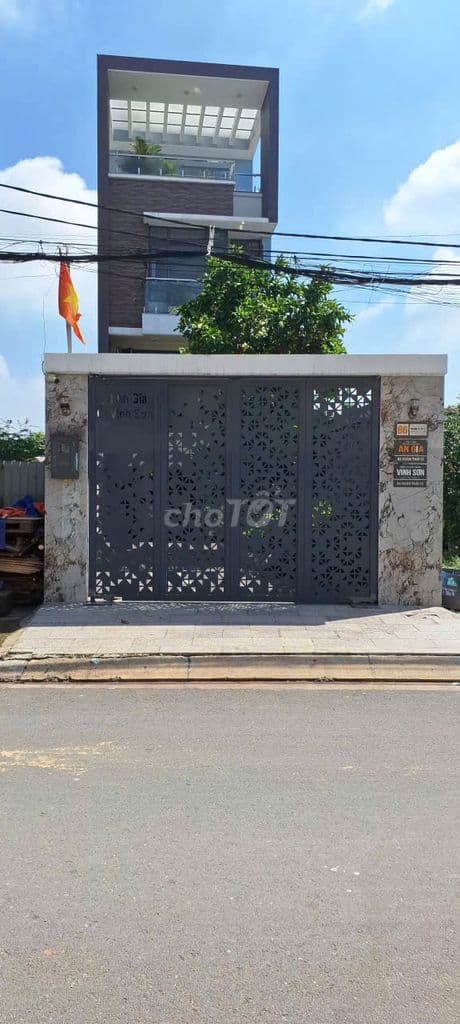 Nhà xây lệch tầng DT 5x38, mặt tiền đường thông, gần Bùi Môn - Hóc Môn