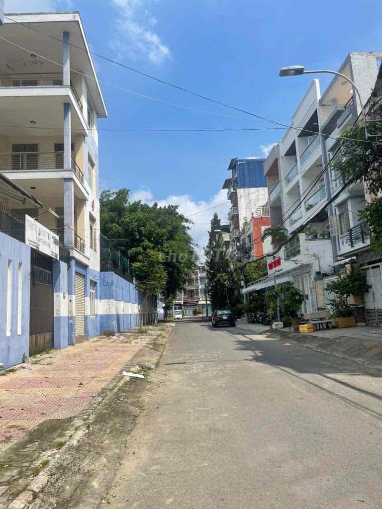 Nhà đường 28A KDC Tên Lửa, DT: 4.5x20m Trệt 2 Lầu ST. 12Tỷ950