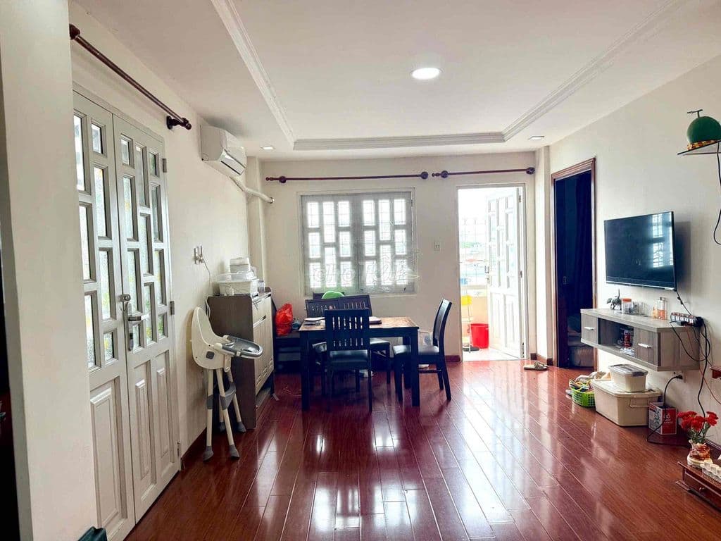 Bán chung cư Bình Thới 64m2, 2PN, 2 Bancon, sát công viên